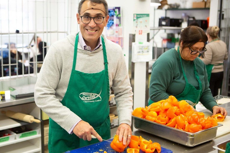 Louis Frapporti volunteering in a community kitchen